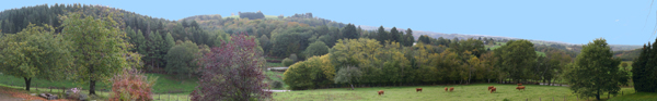 Magnifique vue sur monts et vall�es depuis les chambres du puymaury